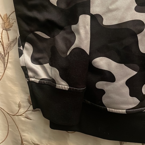 Adidas’s Mens L/S sweater. Mint Condition - Picture 6 of 9